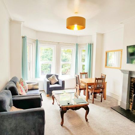 Flat-B, 4 Adults, 20 Mins To Beach, Netflix, Wifi, Sleeps 4 Adults Bornemouth Extérieur photo
