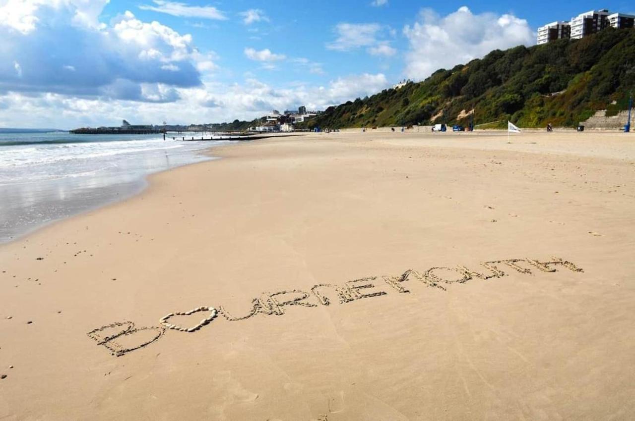 Flat-B, 4 Adults, 20 Mins To Beach, Netflix, Wifi, Sleeps 4 Adults Bornemouth Extérieur photo