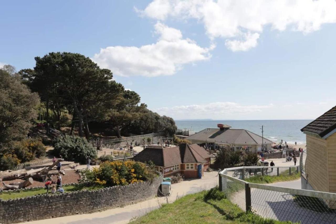 Flat-B, 4 Adults, 20 Mins To Beach, Netflix, Wifi, Sleeps 4 Adults Bornemouth Extérieur photo