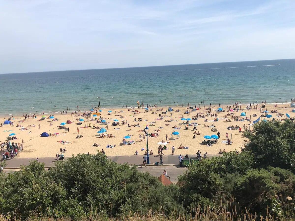 Flat-B, 4 Adults, 20 Mins To Beach, Netflix, Wifi, Sleeps 4 Adults Bornemouth Extérieur photo
